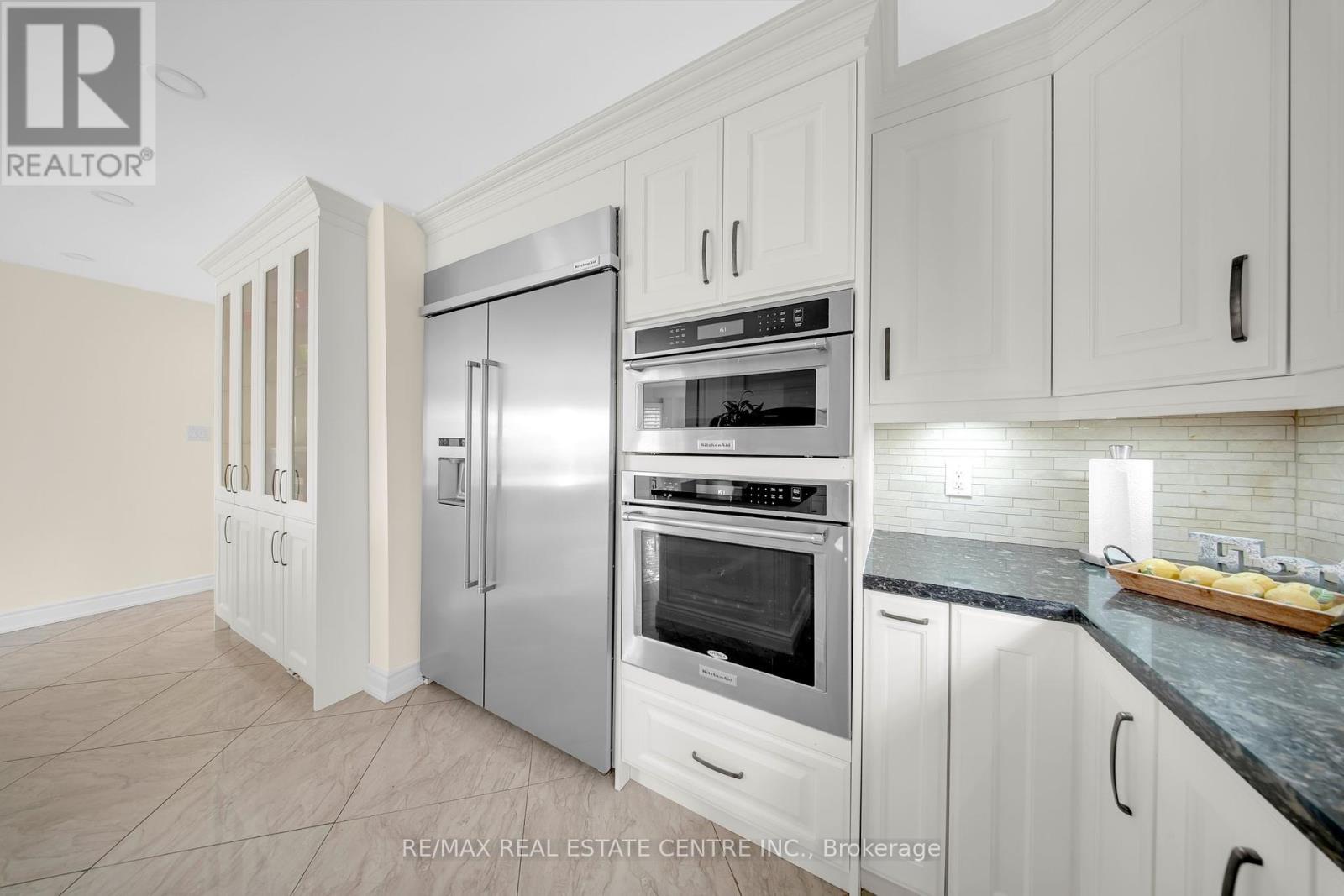 30 Oaklea Boulevard, Brampton, Ontario  L6Y 4G5 - Photo 18 - W12408451