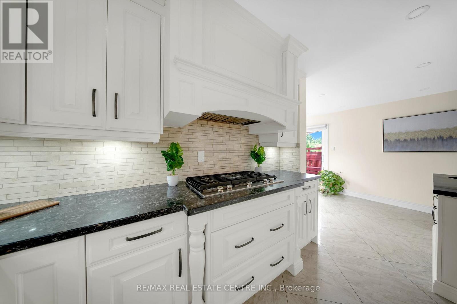 30 Oaklea Boulevard, Brampton, Ontario  L6Y 4G5 - Photo 19 - W12408451