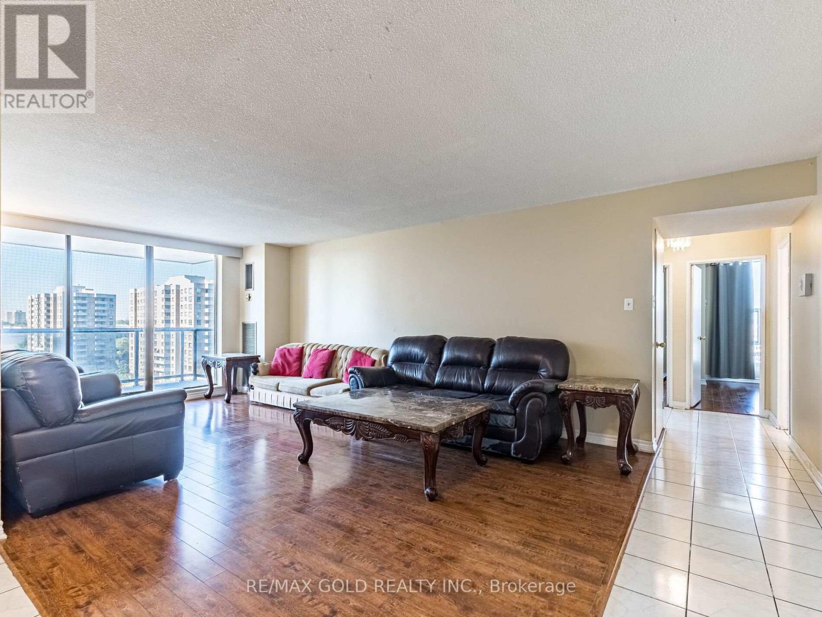 1010 - 17 Knightsbridge Road, Brampton, Ontario  L6T 3X9 - Photo 10 - W12408456