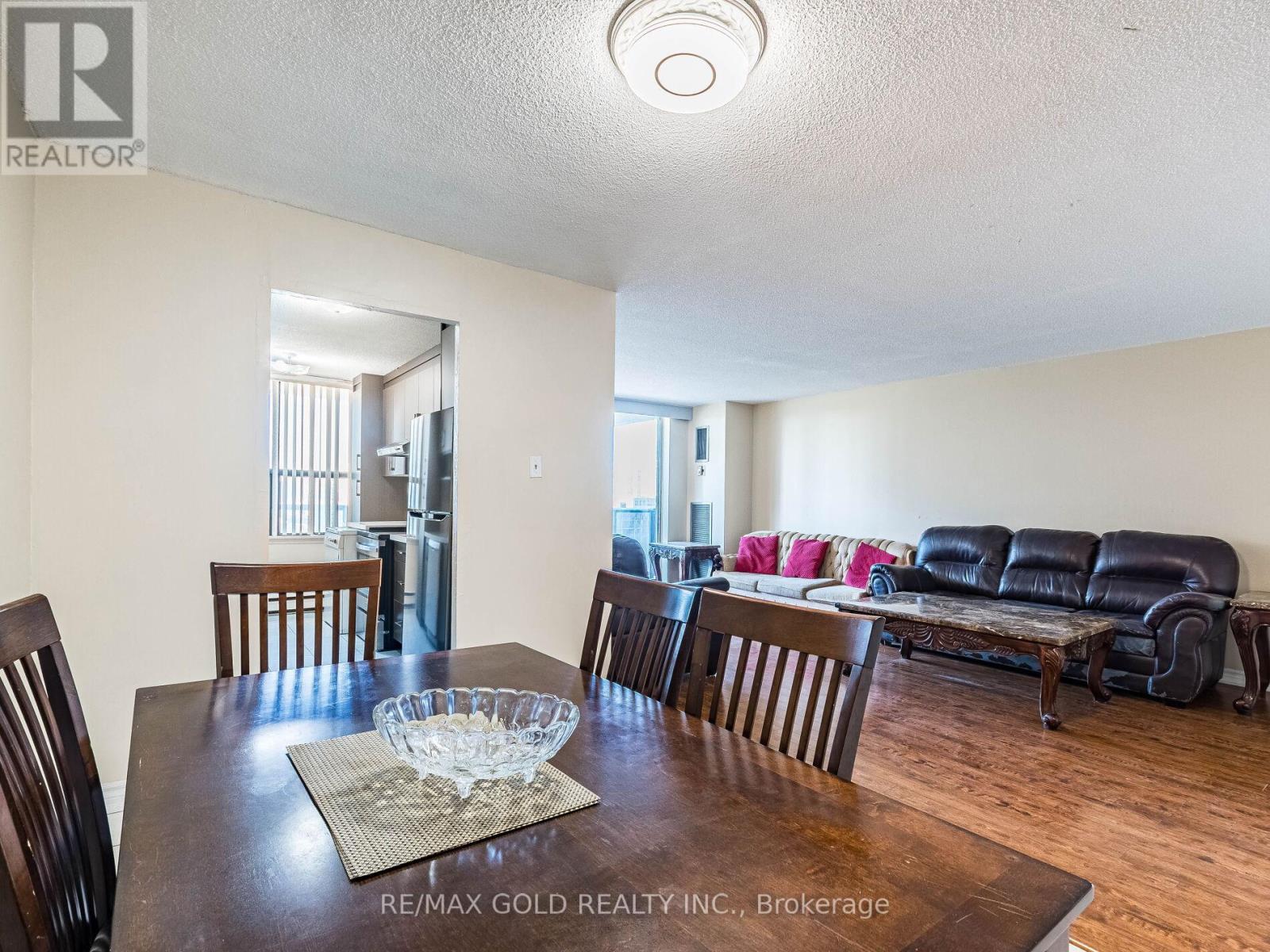 1010 - 17 Knightsbridge Road, Brampton, Ontario  L6T 3X9 - Photo 17 - W12408456