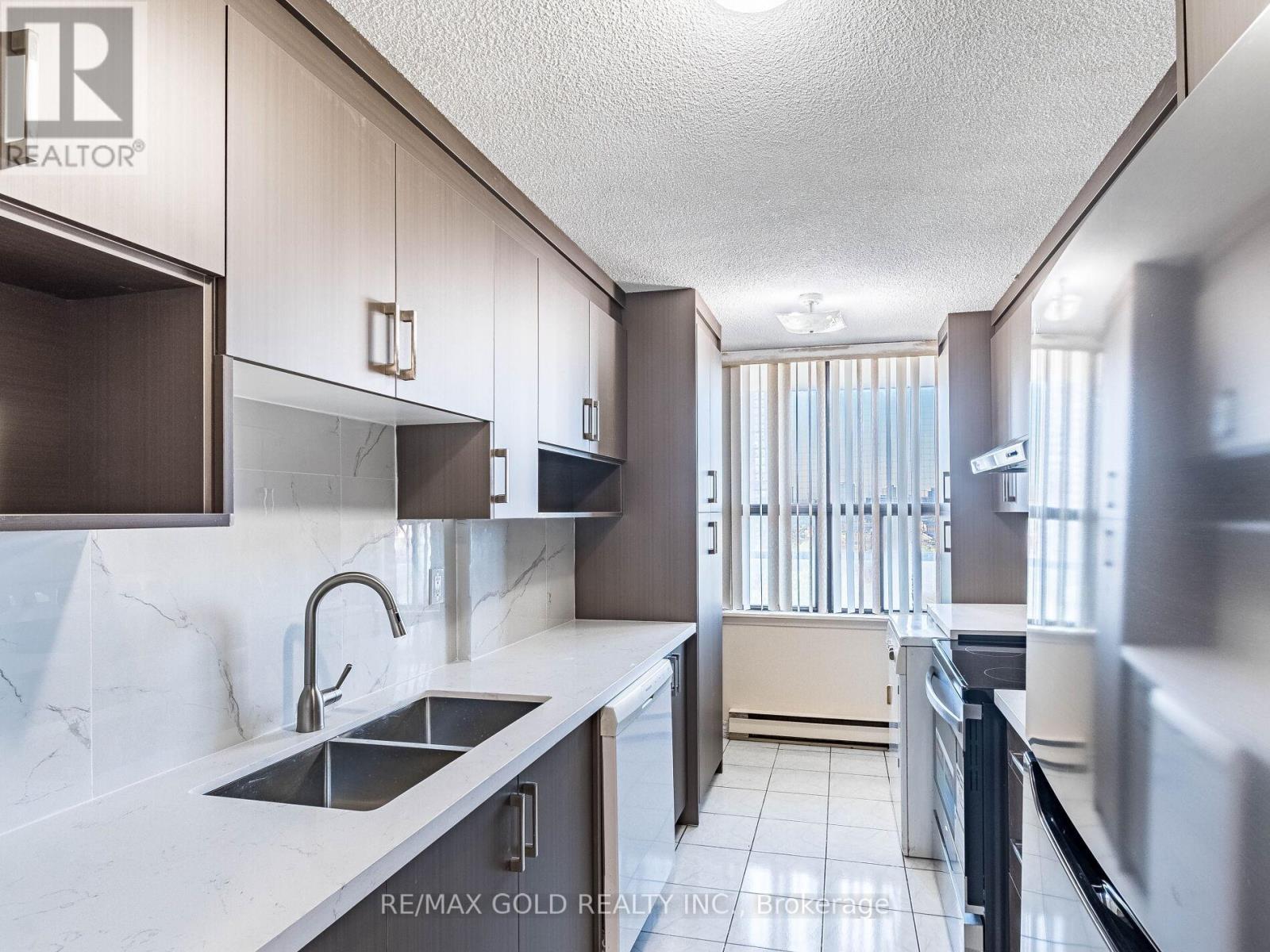 1010 - 17 Knightsbridge Road, Brampton, Ontario  L6T 3X9 - Photo 19 - W12408456