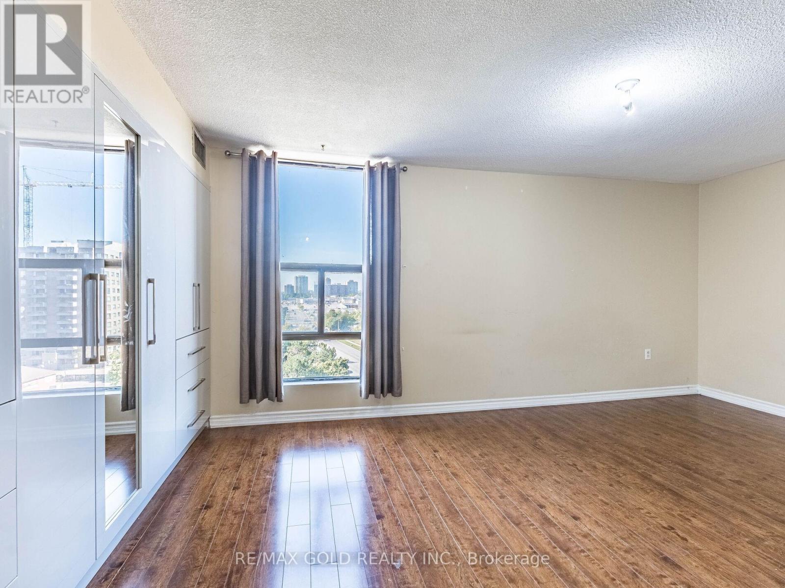 1010 - 17 Knightsbridge Road, Brampton, Ontario  L6T 3X9 - Photo 25 - W12408456