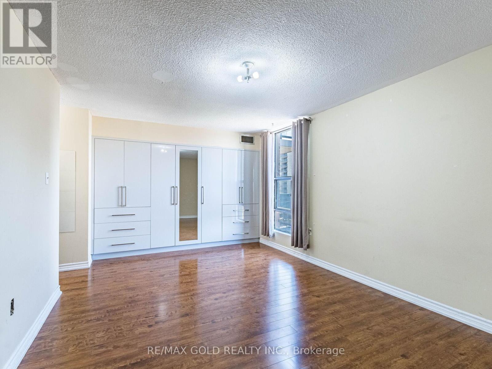 1010 - 17 Knightsbridge Road, Brampton, Ontario  L6T 3X9 - Photo 29 - W12408456