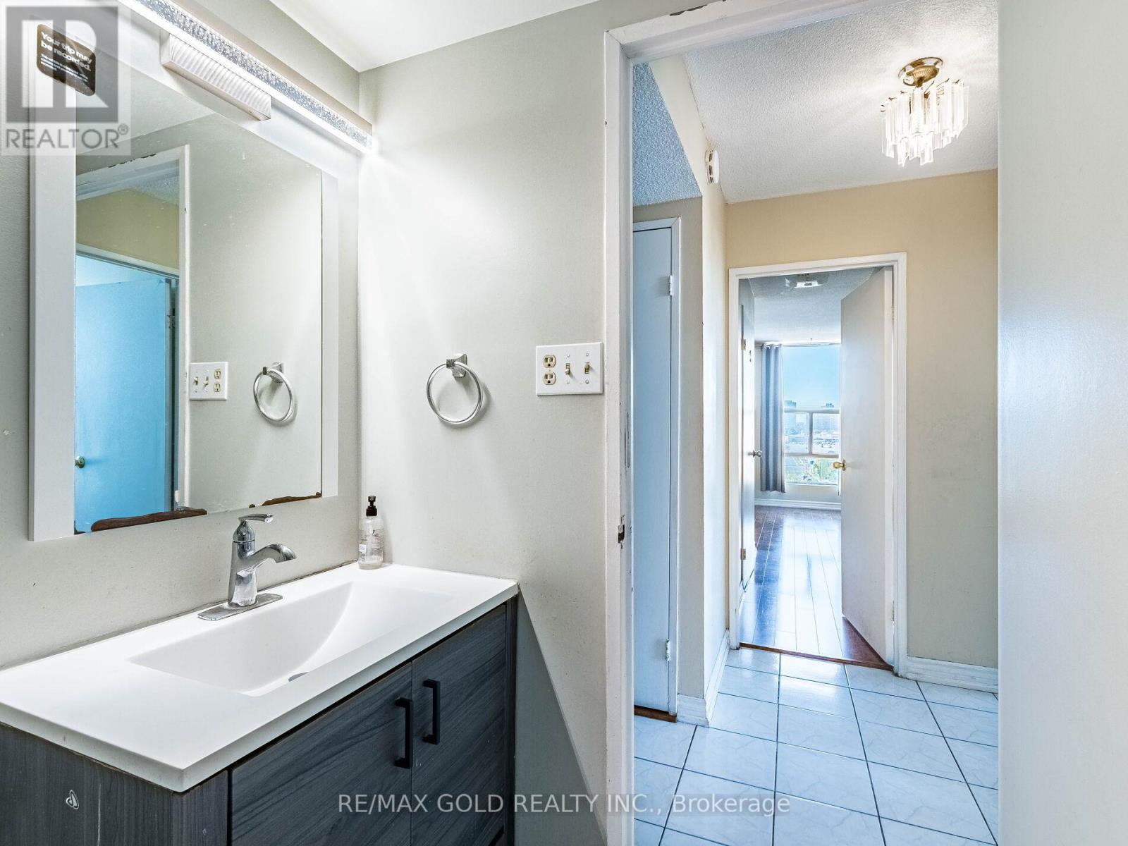 1010 - 17 Knightsbridge Road, Brampton, Ontario  L6T 3X9 - Photo 40 - W12408456