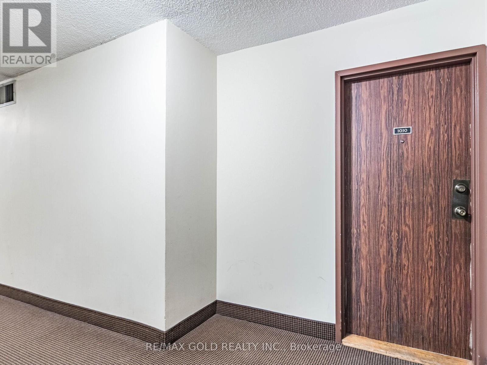 1010 - 17 Knightsbridge Road, Brampton, Ontario  L6T 3X9 - Photo 5 - W12408456