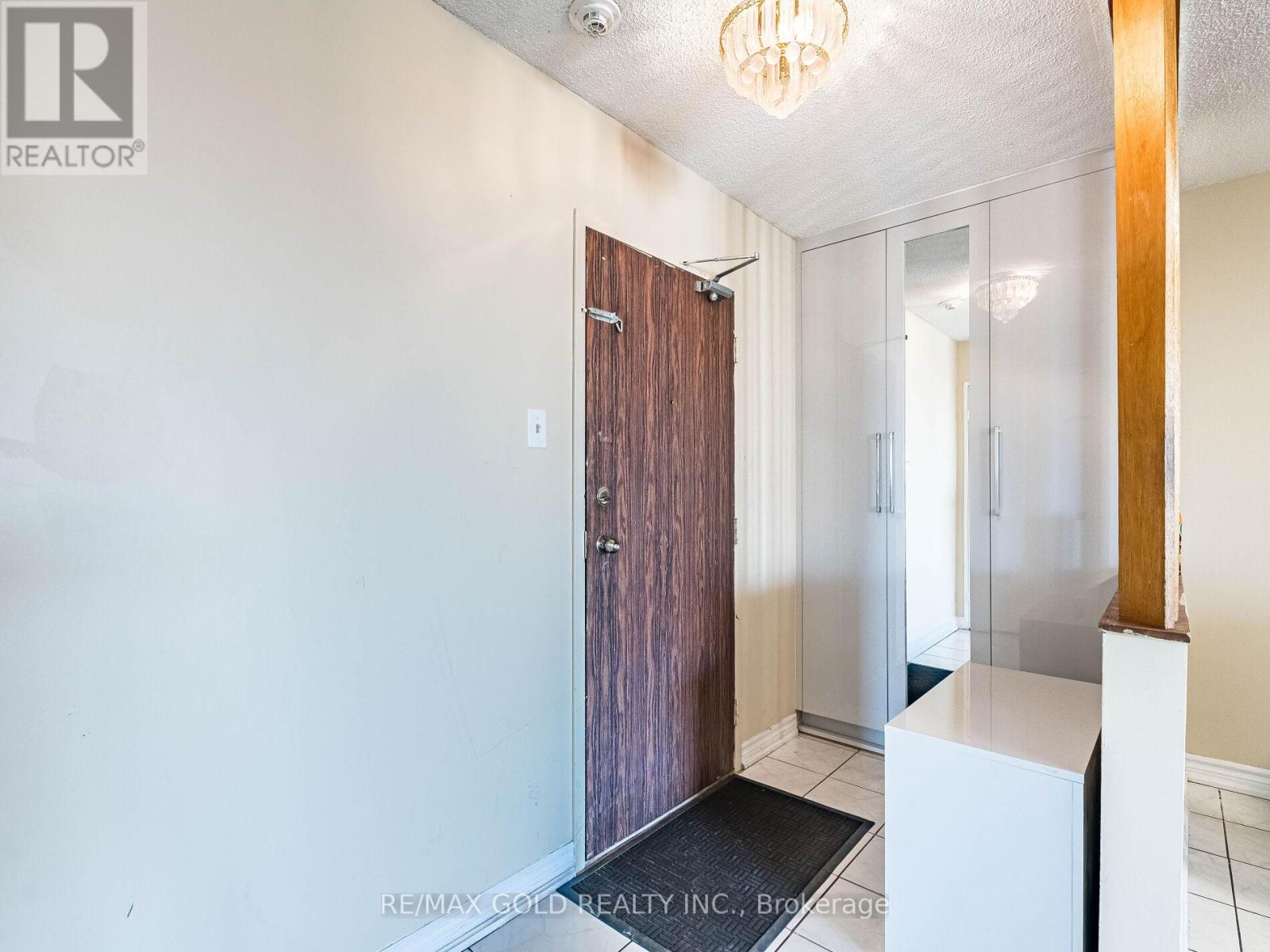 1010 - 17 Knightsbridge Road, Brampton, Ontario  L6T 3X9 - Photo 7 - W12408456