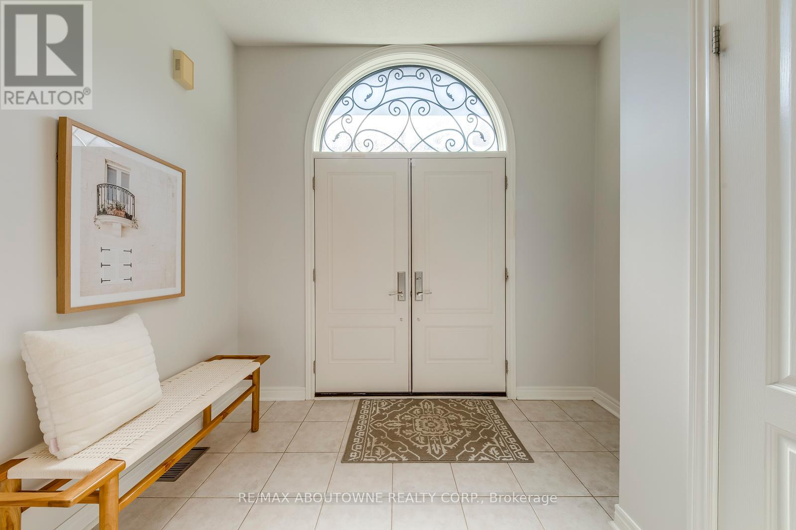2491 Logan Avenue, Oakville, Ontario  L6H 6S1 - Photo 7 - W12408457