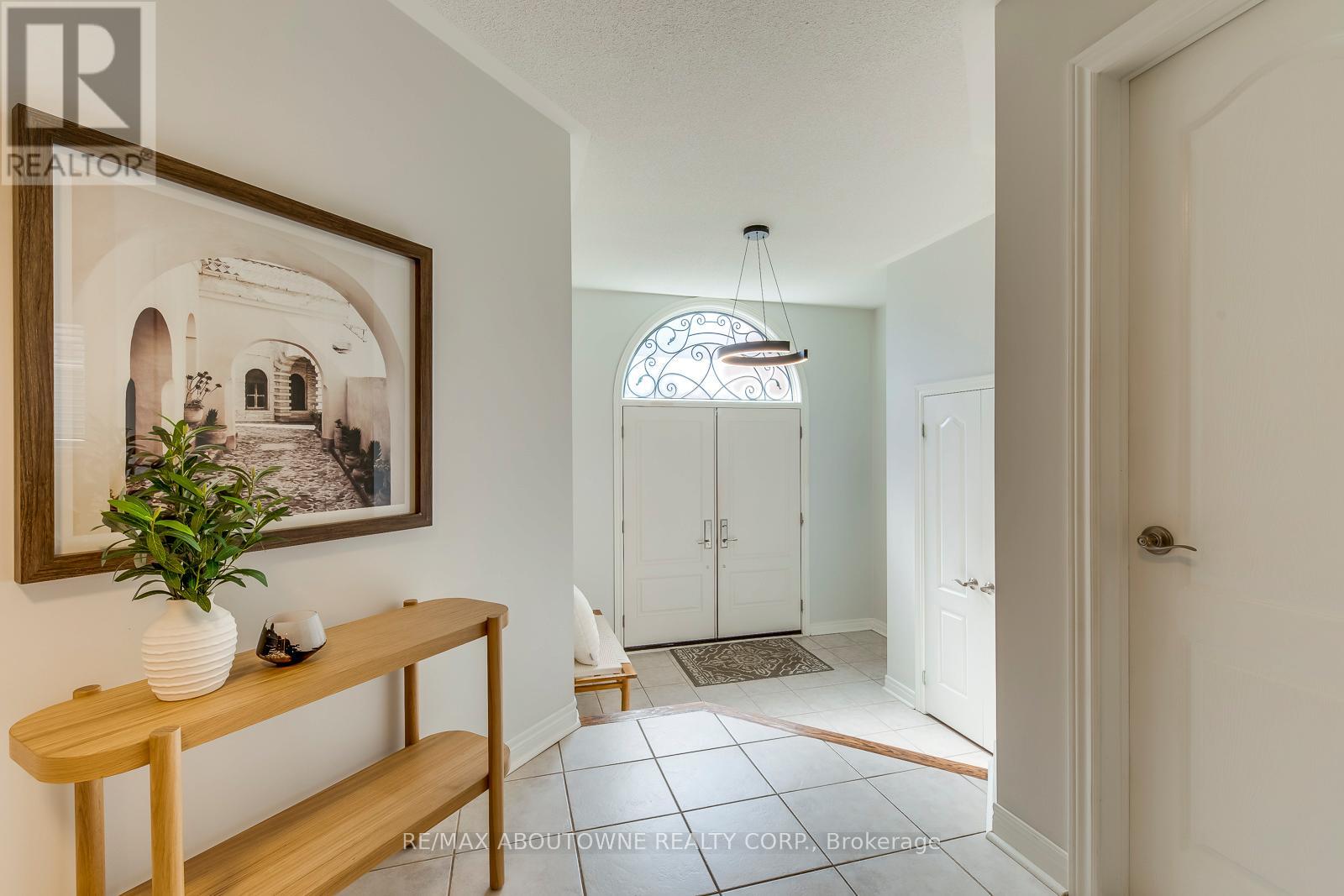2491 Logan Avenue, Oakville, Ontario  L6H 6S1 - Photo 8 - W12408457