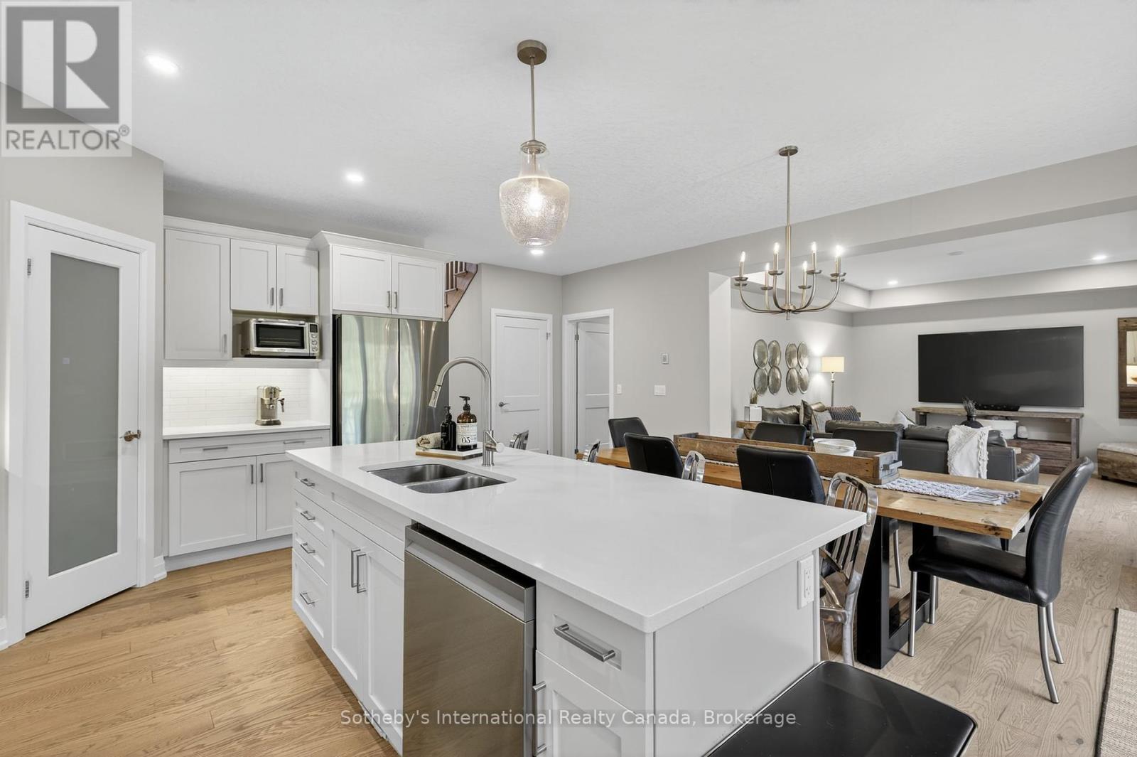 150 Plewes Drive, Collingwood, Ontario  L9Y 5M5 - Photo 9 - S12408523