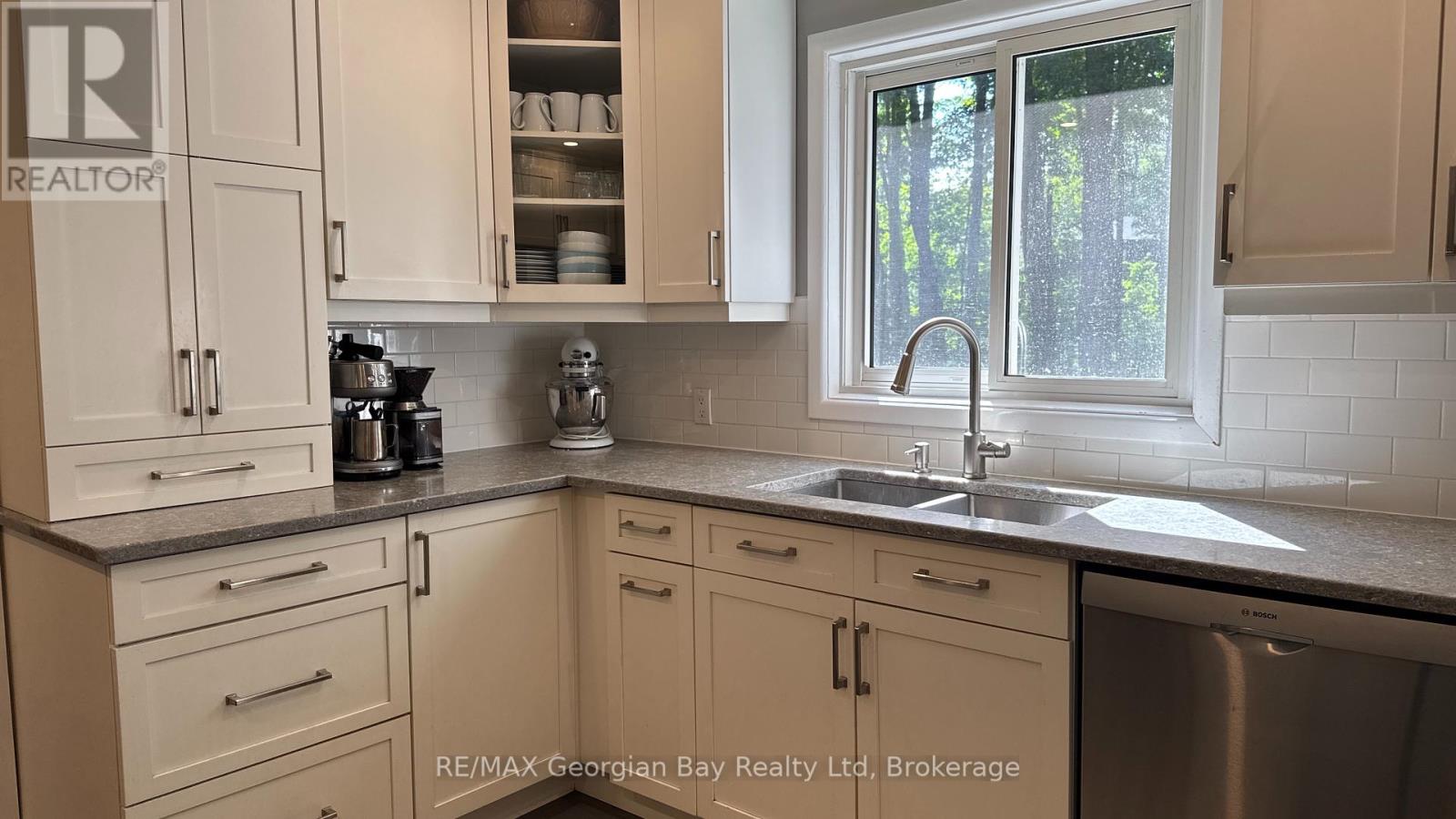 849 Midland Point Road, Midland, Ontario  L4R 5G1 - Photo 12 - S12408544