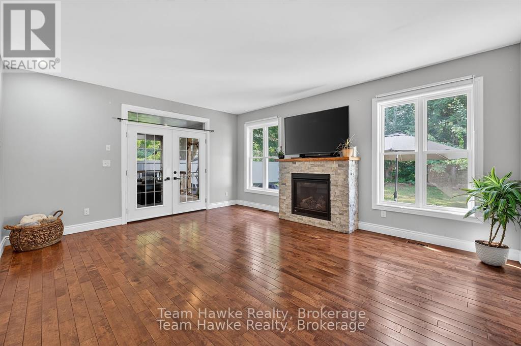 64 Broad Street, Penetanguishene, Ontario  L9M 1G4 - Photo 10 - S12408578