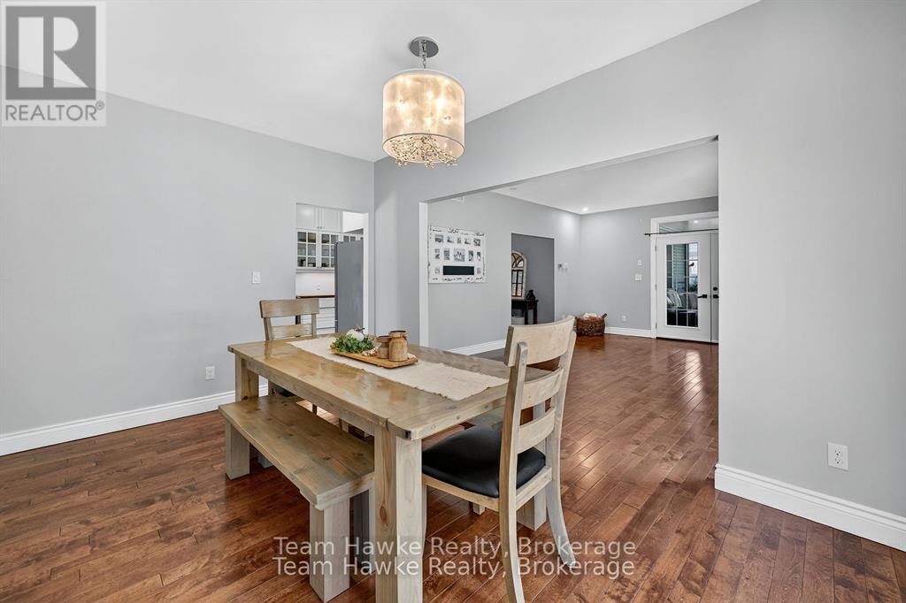 64 Broad Street, Penetanguishene, Ontario  L9M 1G4 - Photo 12 - S12408578