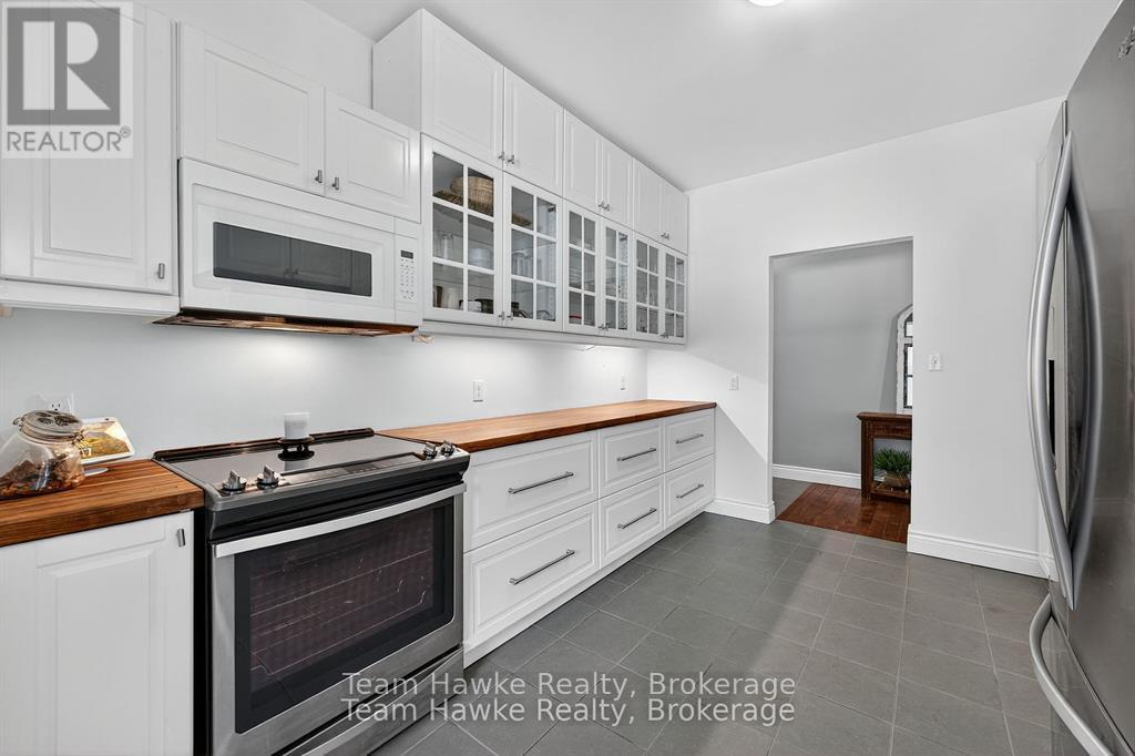 64 Broad Street, Penetanguishene, Ontario  L9M 1G4 - Photo 14 - S12408578