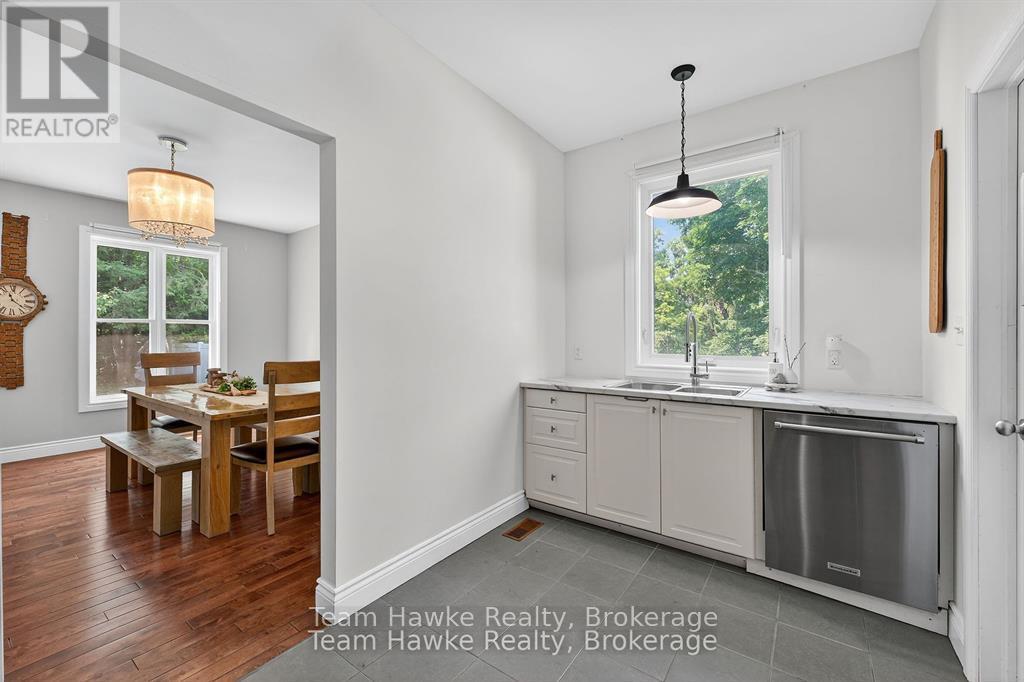 64 Broad Street, Penetanguishene, Ontario  L9M 1G4 - Photo 16 - S12408578