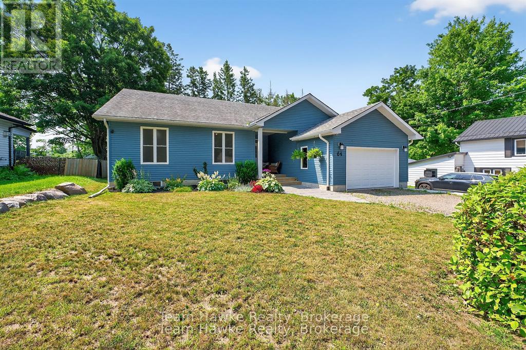64 Broad Street, Penetanguishene, Ontario  L9M 1G4 - Photo 2 - S12408578