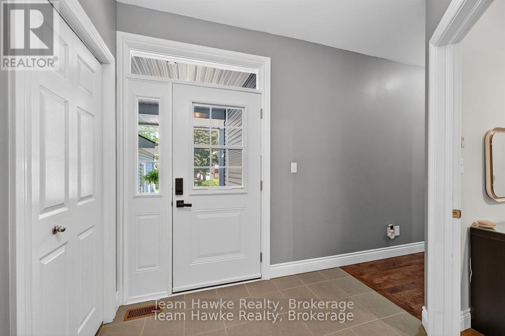 64 Broad Street, Penetanguishene, Ontario  L9M 1G4 - Photo 6 - S12408578