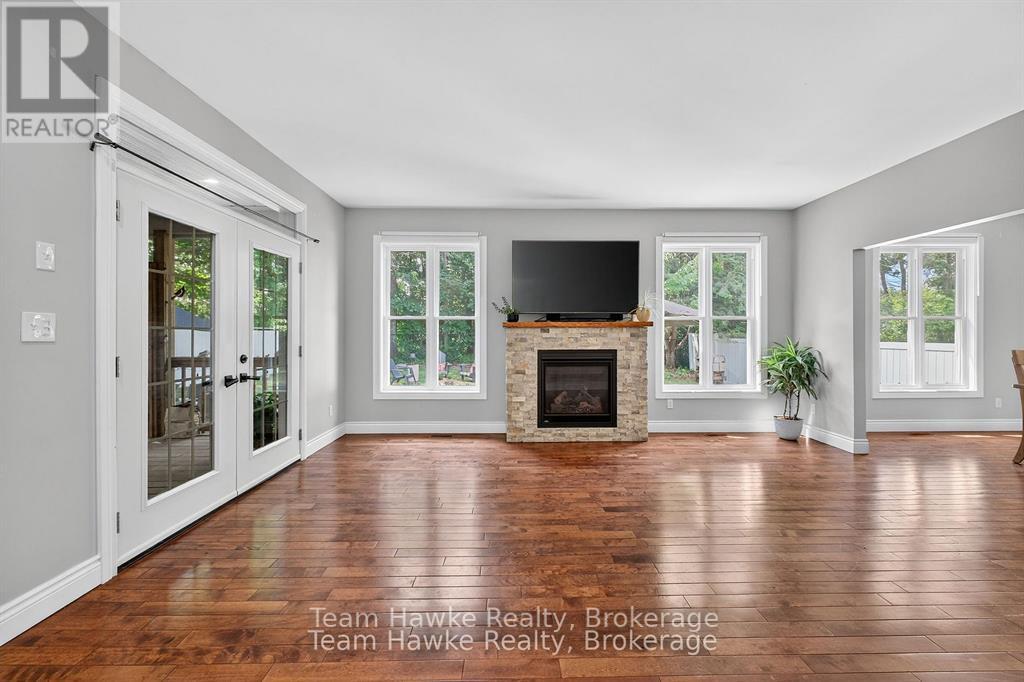 64 Broad Street, Penetanguishene, Ontario  L9M 1G4 - Photo 7 - S12408578