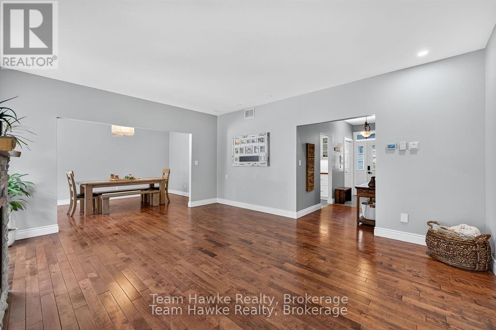 64 Broad Street, Penetanguishene, Ontario  L9M 1G4 - Photo 9 - S12408578