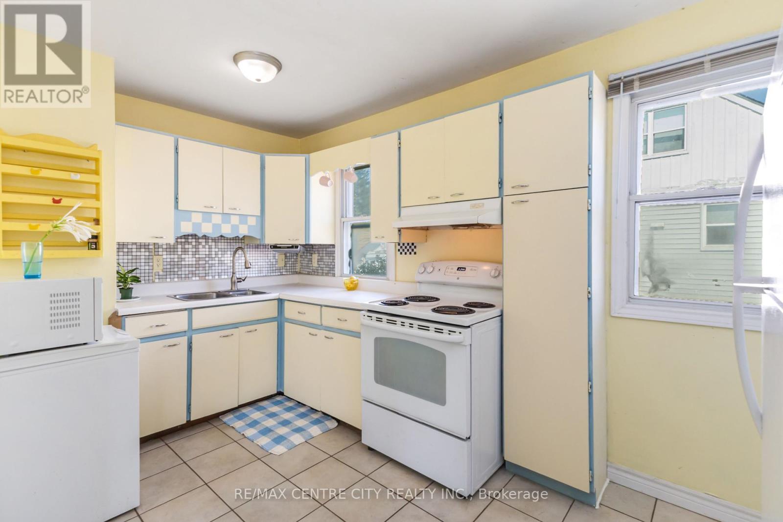 359 Flanders Row, London East, Ontario  N5Y 1C3 - Photo 11 - X12408527