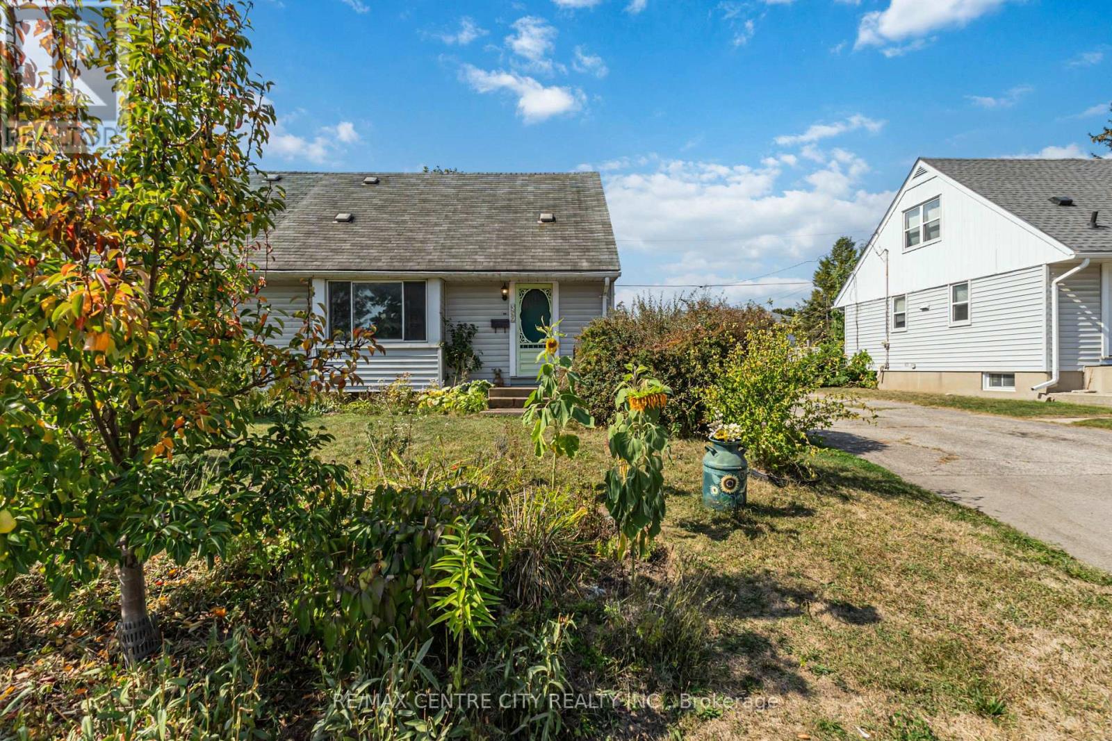359 Flanders Row, London East, Ontario  N5Y 1C3 - Photo 2 - X12408527