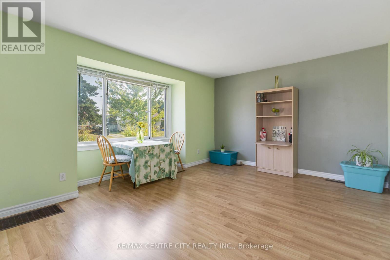 359 Flanders Row, London East, Ontario  N5Y 1C3 - Photo 7 - X12408527