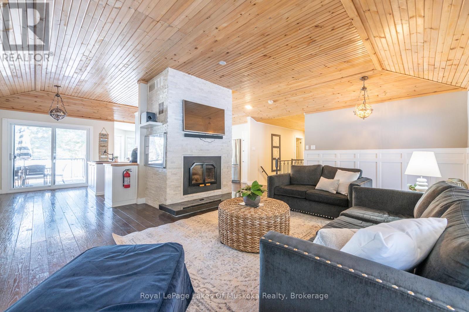 1420 Limberlost Road, Lake Of Bays, Ontario  P1H 2J6 - Photo 7 - X12408529