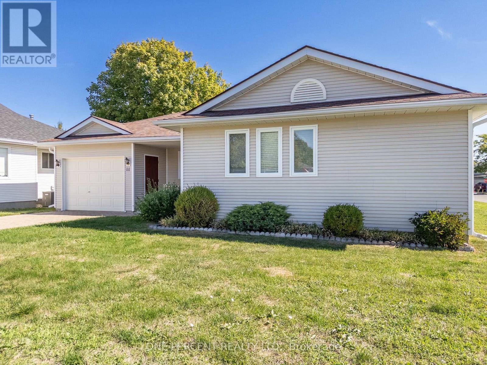 11 Monroe Court, Prince Edward County, Ontario  K0K 3L0 - Photo 3 - X12408448