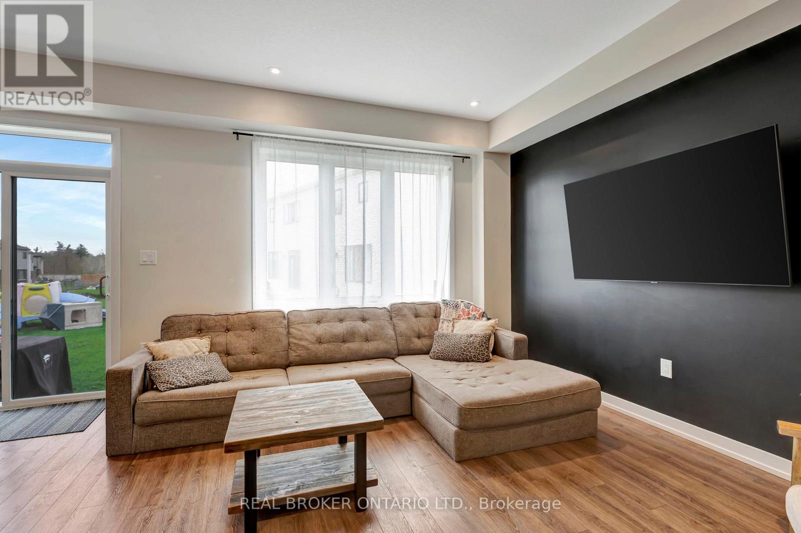 10 Owl Lane, Haldimand, Ontario  N3W 0G4 - Photo 16 - X12408458