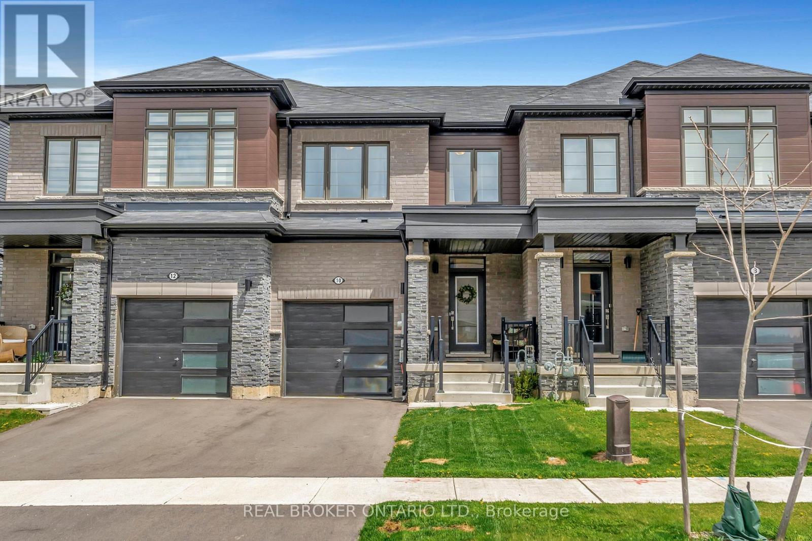 10 Owl Lane, Haldimand, Ontario  N3W 0G4 - Photo 4 - X12408458