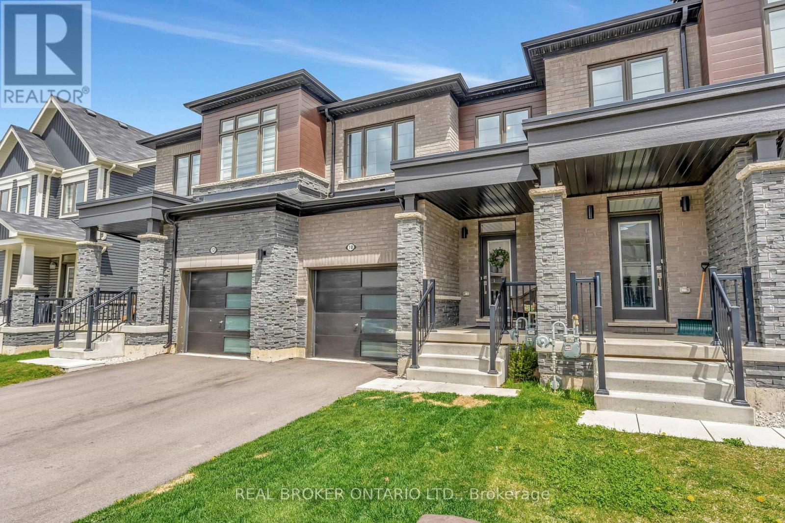 10 Owl Lane, Haldimand, Ontario  N3W 0G4 - Photo 5 - X12408458