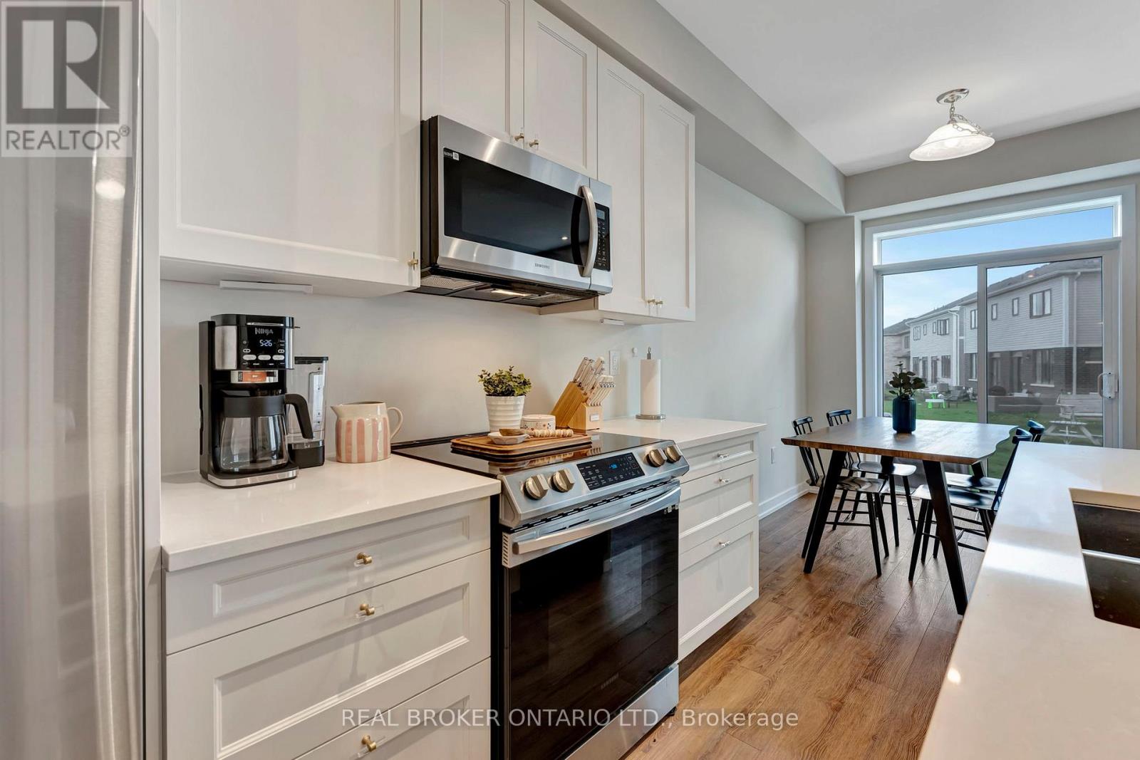 10 Owl Lane, Haldimand, Ontario  N3W 0G4 - Photo 9 - X12408458