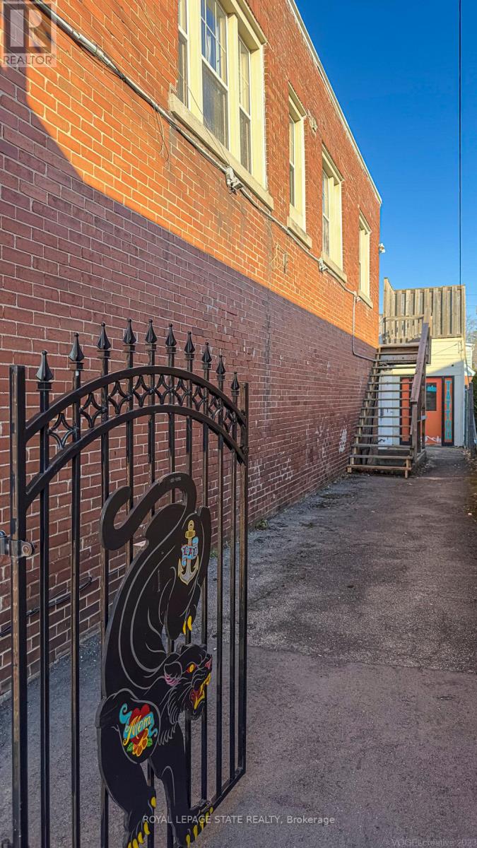 864-868 King Street W, Hamilton, Ontario  L8S 1K3 - Photo 16 - X12408482