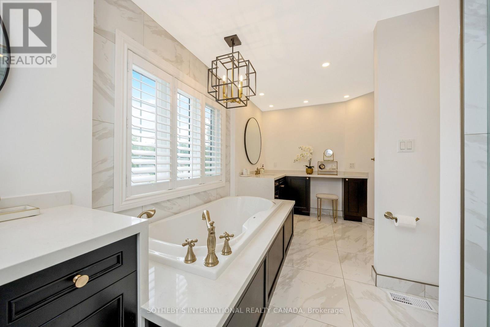 10 Meander Close, Hamilton, Ontario  L0R 1H1 - Photo 30 - X12408494