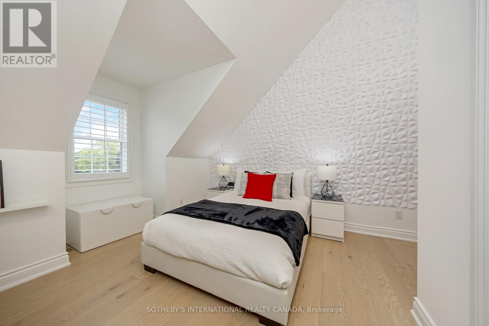 10 Meander Close, Hamilton, Ontario  L0R 1H1 - Photo 35 - X12408494