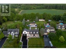 10 MEANDER CLOSE