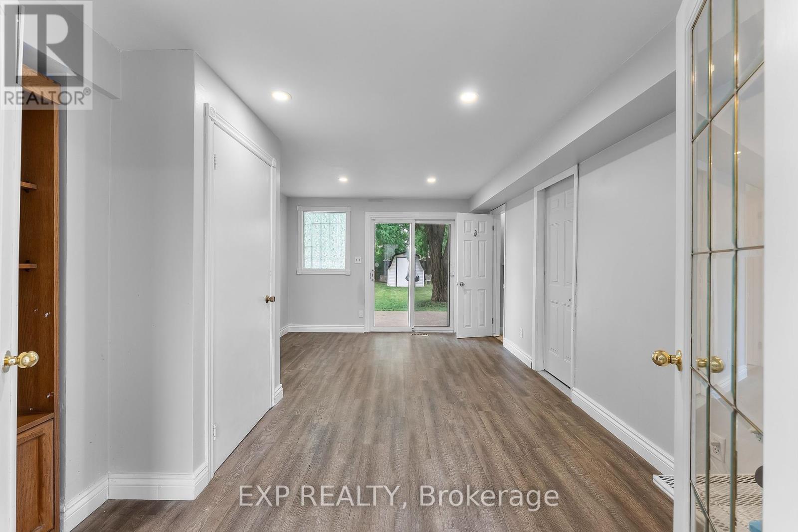 6937 Waterloo Drive, Niagara Falls, Ontario  L2J 1E3 - Photo 10 - X12408545