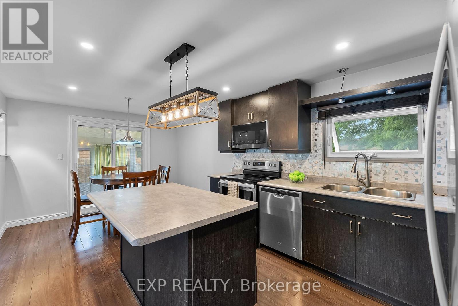 6937 Waterloo Drive, Niagara Falls, Ontario  L2J 1E3 - Photo 19 - X12408545