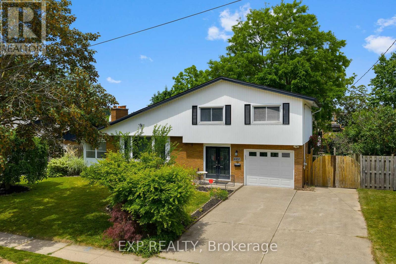 6937 Waterloo Drive, Niagara Falls, Ontario  L2J 1E3 - Photo 2 - X12408545