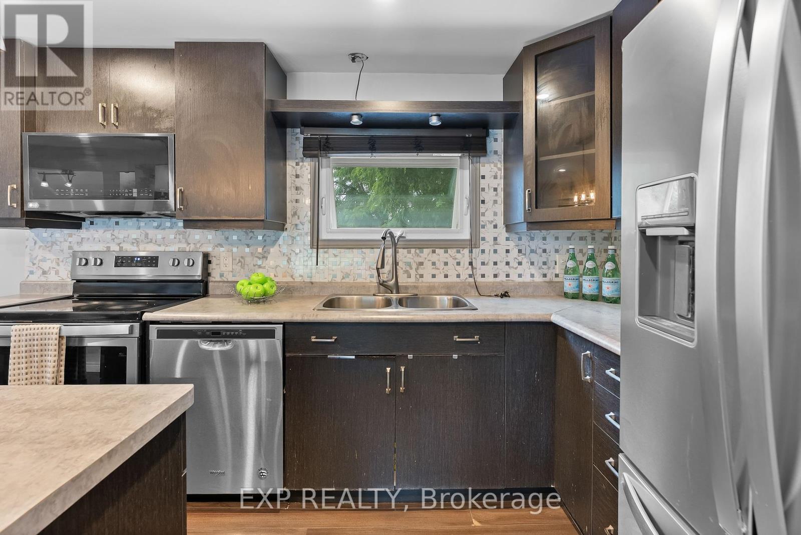 6937 Waterloo Drive, Niagara Falls, Ontario  L2J 1E3 - Photo 20 - X12408545