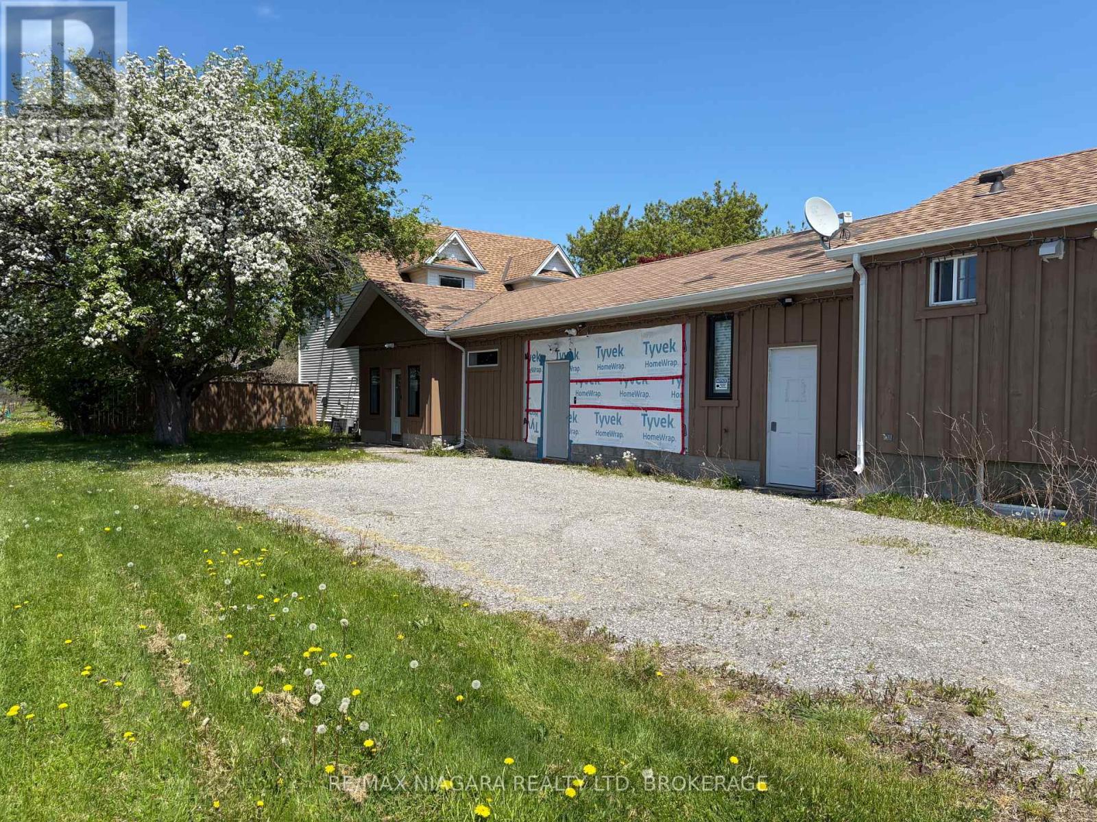 3949 Greenlane Road, Lincoln (Lincoln Lake), Ontario  L0R 1B1 - Photo 2 - X12408561