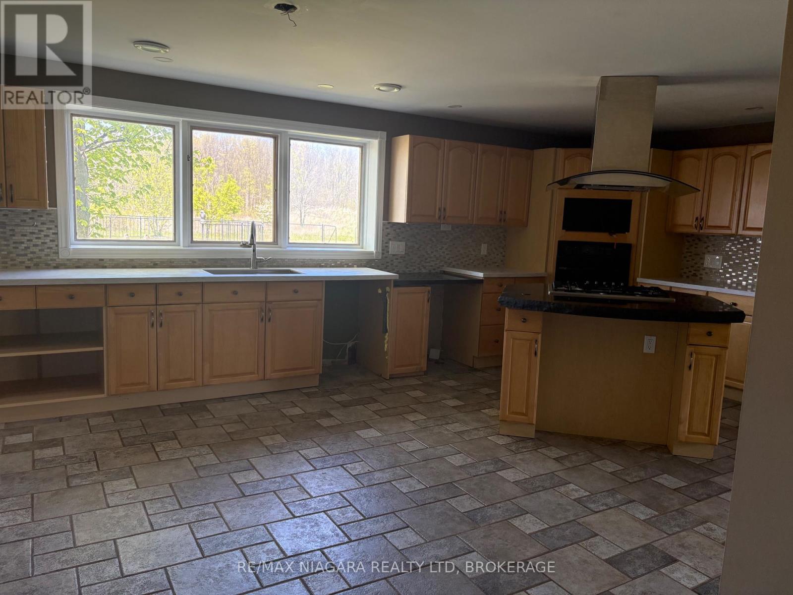 3949 Greenlane Road, Lincoln (Lincoln Lake), Ontario  L0R 1B1 - Photo 24 - X12408561