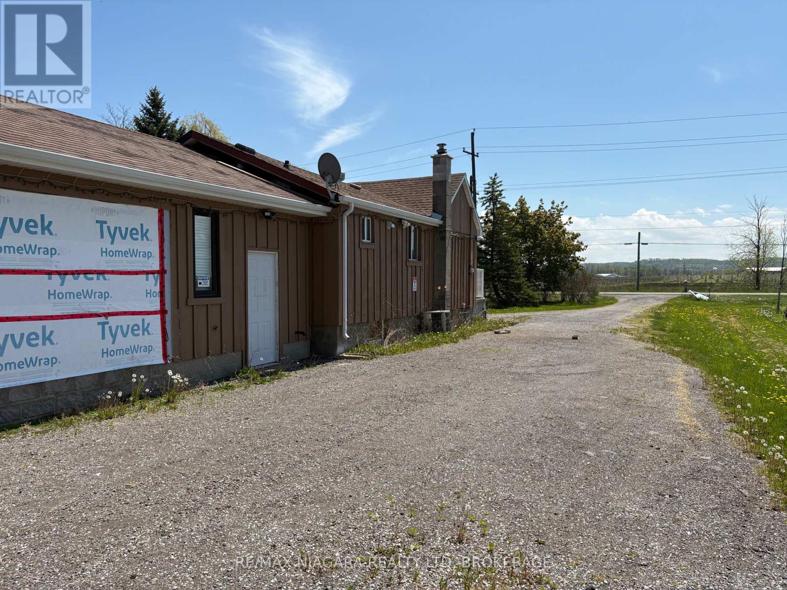3949 Greenlane Road, Lincoln (Lincoln Lake), Ontario  L0R 1B1 - Photo 3 - X12408561