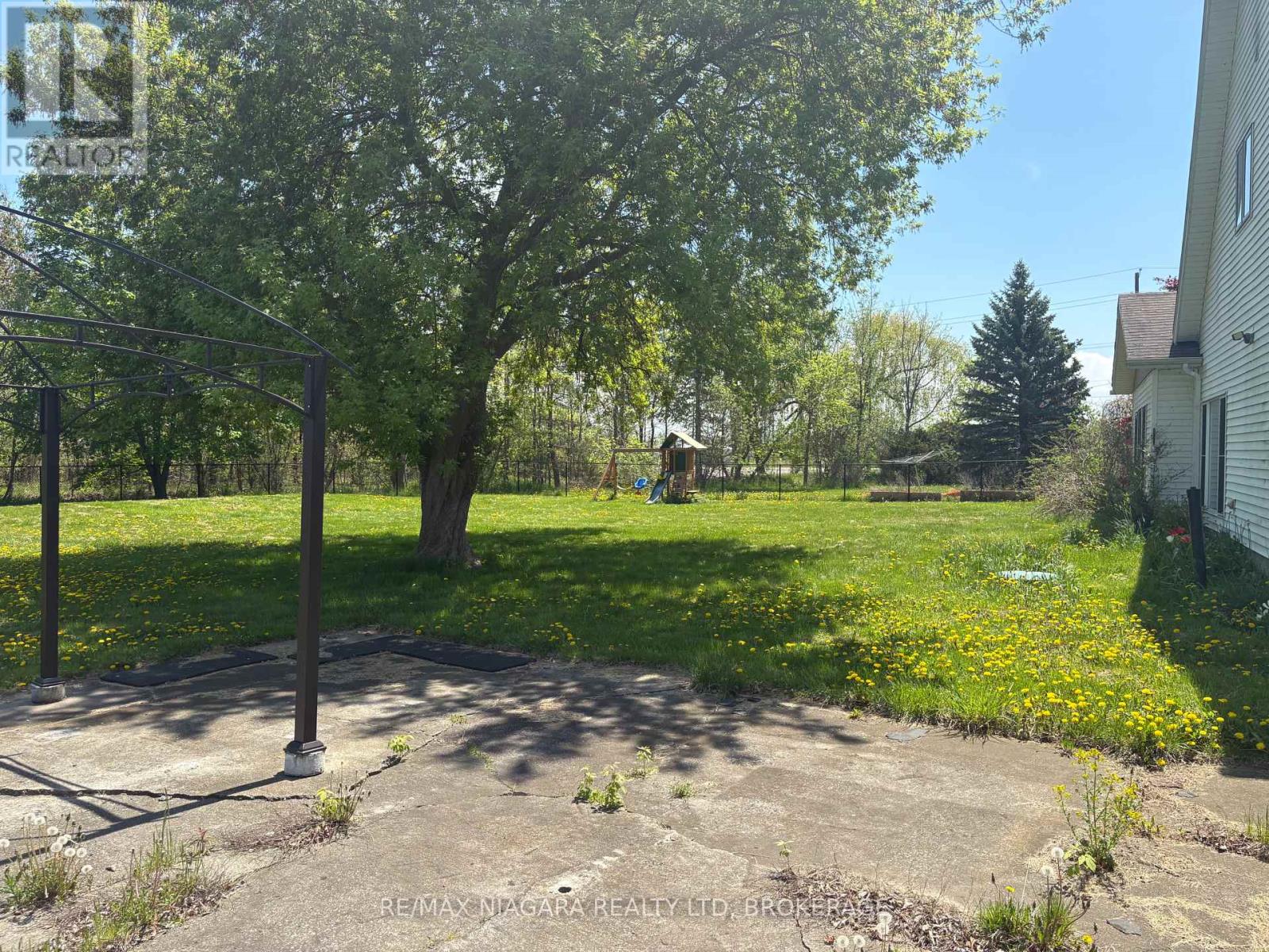 3949 Greenlane Road, Lincoln (Lincoln Lake), Ontario  L0R 1B1 - Photo 8 - X12408561