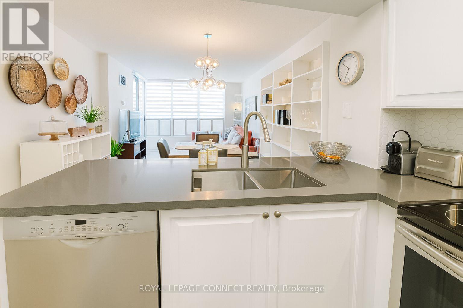 605 - 750 Bay Street, Toronto, Ontario  M5G 1N6 - Photo 13 - C12404735