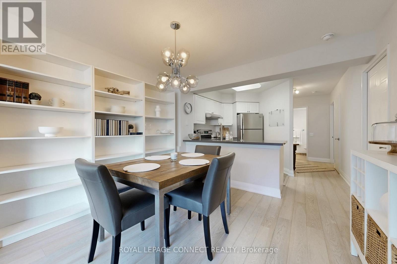 605 - 750 Bay Street, Toronto, Ontario  M5G 1N6 - Photo 11 - C12404735