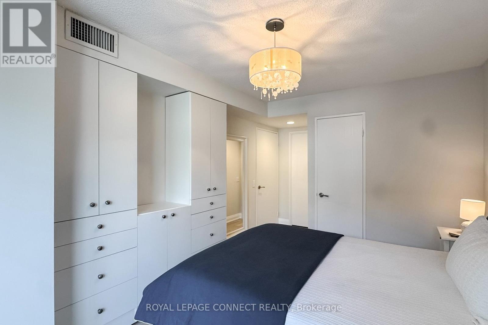 605 - 750 Bay Street, Toronto, Ontario  M5G 1N6 - Photo 18 - C12404735