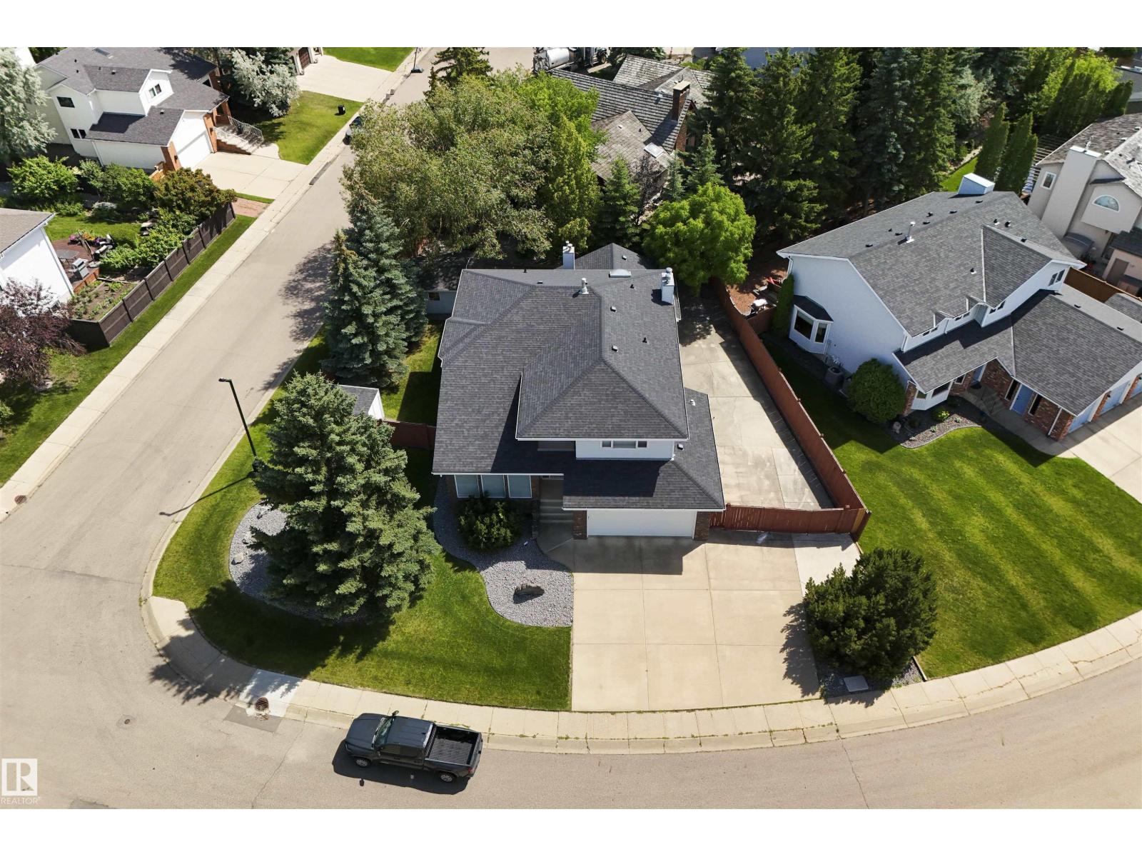 12431 29a Av Nw, Edmonton, Alberta  T6J 6C8 - Photo 2 - E4458075