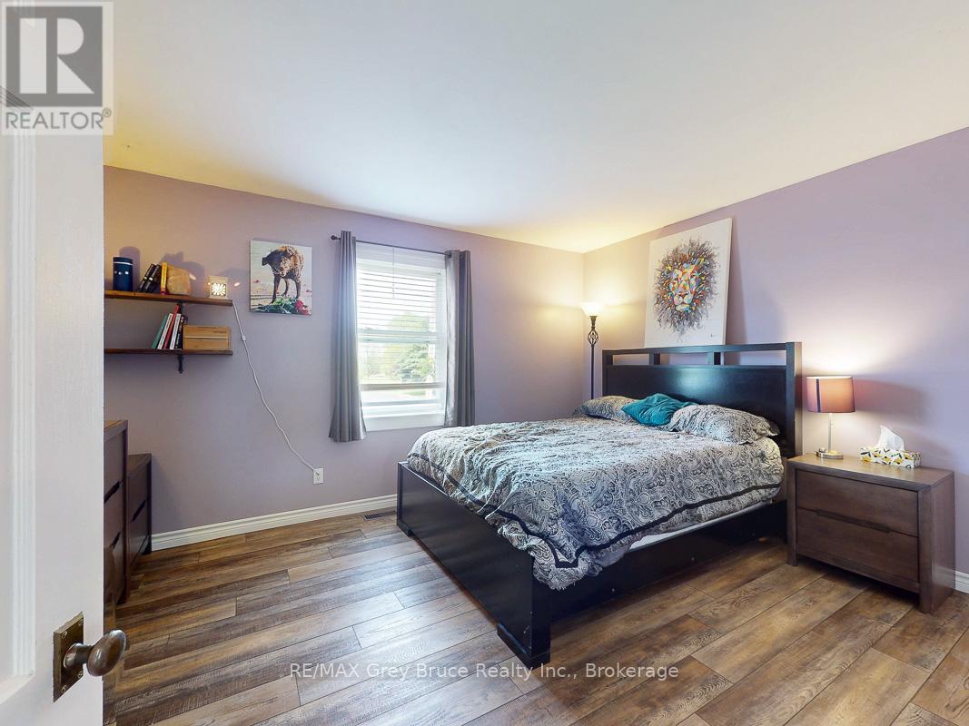 864 16th Street W, Georgian Bluffs, Ontario  N4K 6V5 - Photo 16 - X12323263