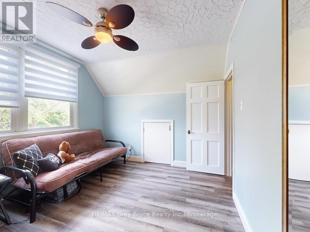 864 16th Street W, Georgian Bluffs, Ontario  N4K 6V5 - Photo 27 - X12323263