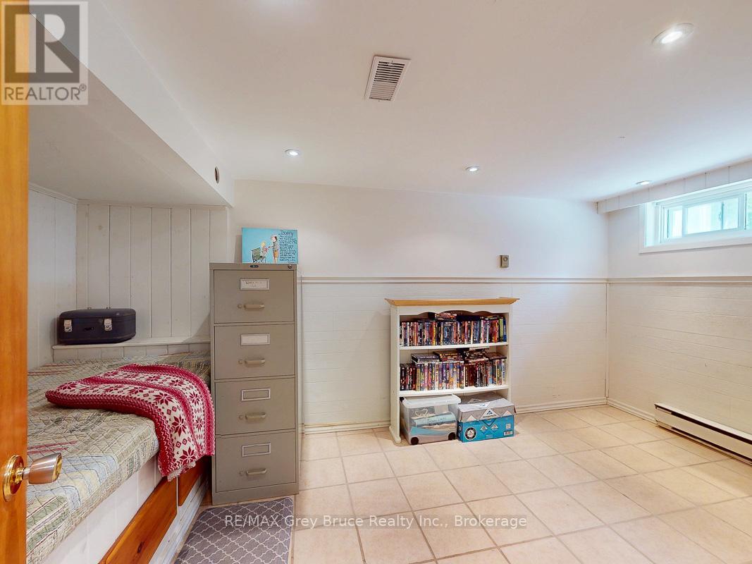 864 16th Street W, Georgian Bluffs, Ontario  N4K 6V5 - Photo 34 - X12323263